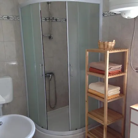 Apartman And Studio Jelusic *