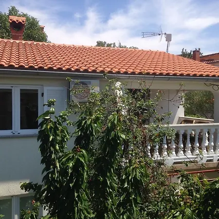 Apartment And Studio Jelusic Pinezici (Krk)
